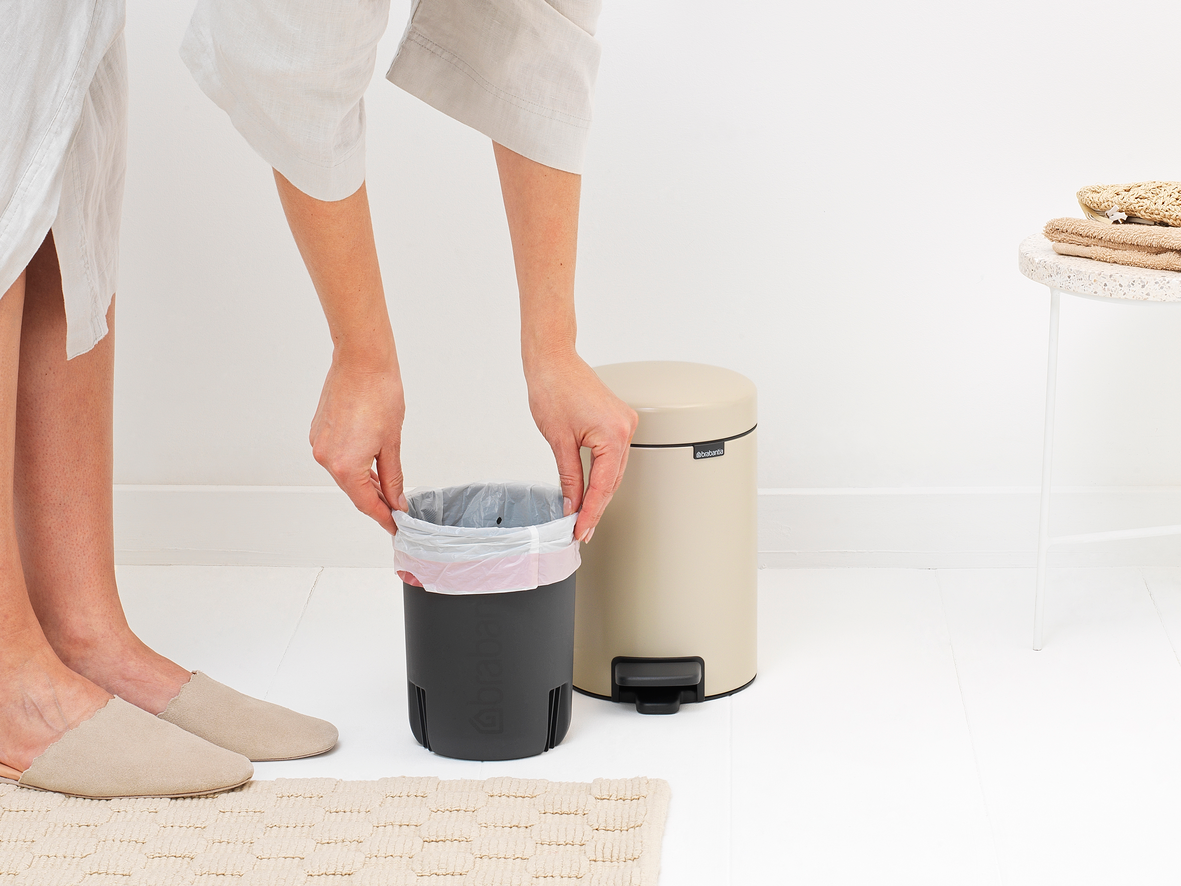 NewIcon Pedal Bin with Plastic Inner Bucket - 3L