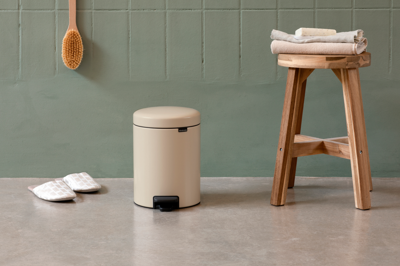NewIcon Pedal Bin with Plastic Inner Bucket - 3L